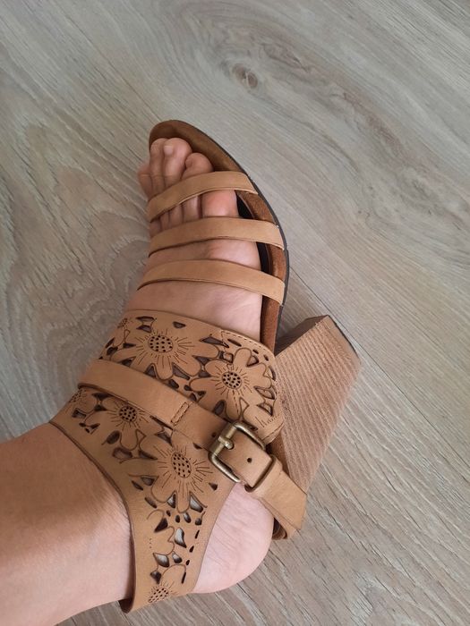 Летние босоножки