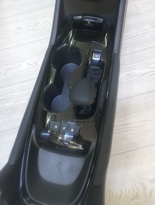 продам подлокотник для кобалта,,( малибу )