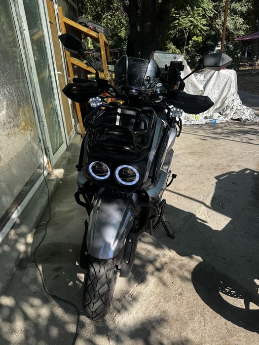 Drongo Tank skuteri