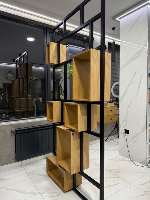 Декоративен стелаж – разделител за помещение