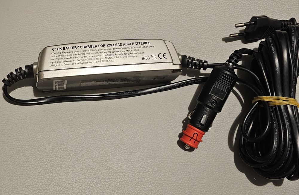 Redresor Incarcator acumulator auto Aston Martin original CTEK