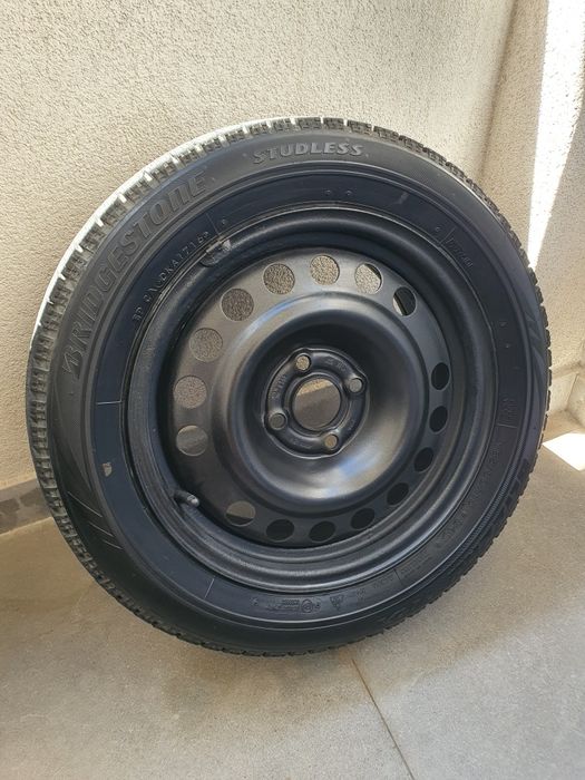 Vând set de jante şi cauciucuri de iarna 195/60 R15  4×100