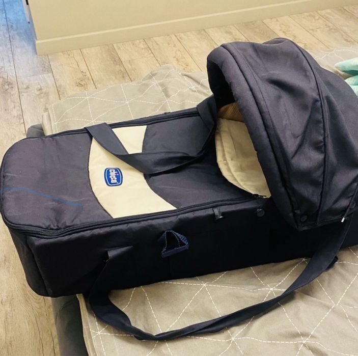 Продаю люльку переноску chicco