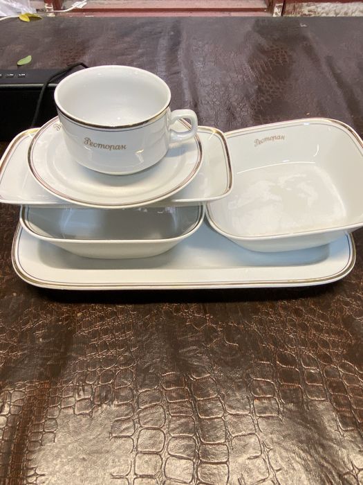 Посуда с надписю «Ресторан»