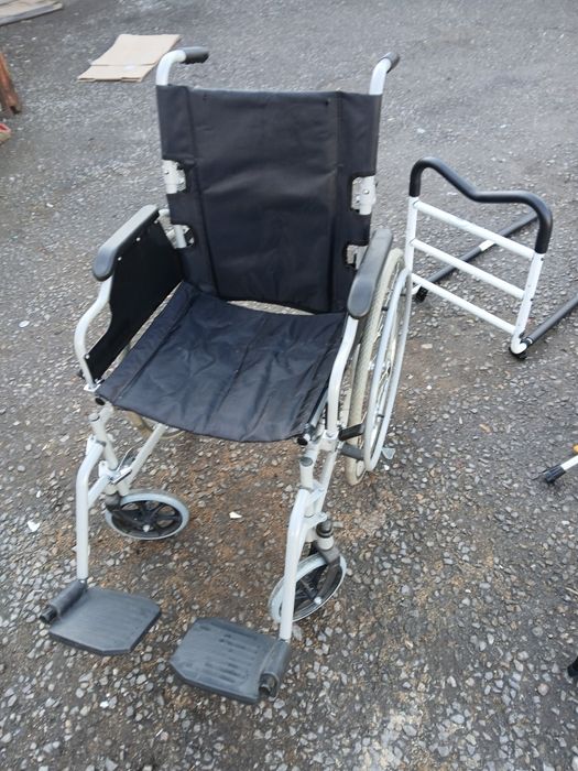 Инвалидна количка. Тоалетен стол  чисто нови