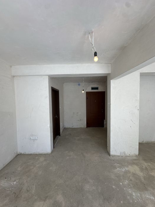 Продавам двустаен с дворно парко място в Трошево