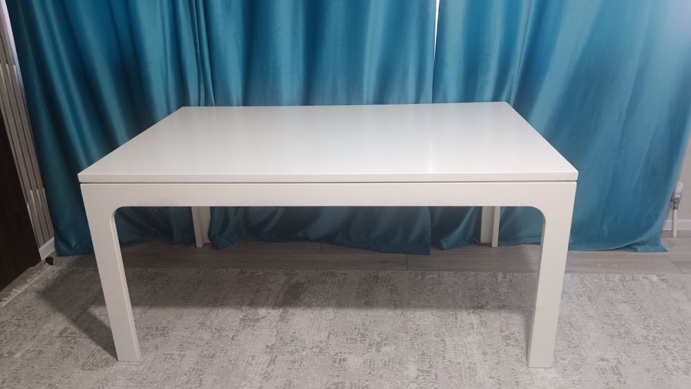 Стол для гостинной