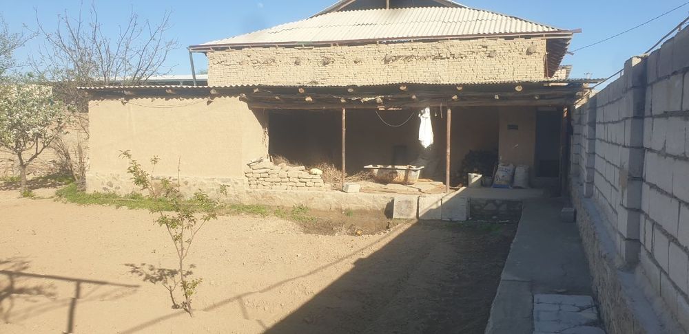 Hovli sroshna sotiladi