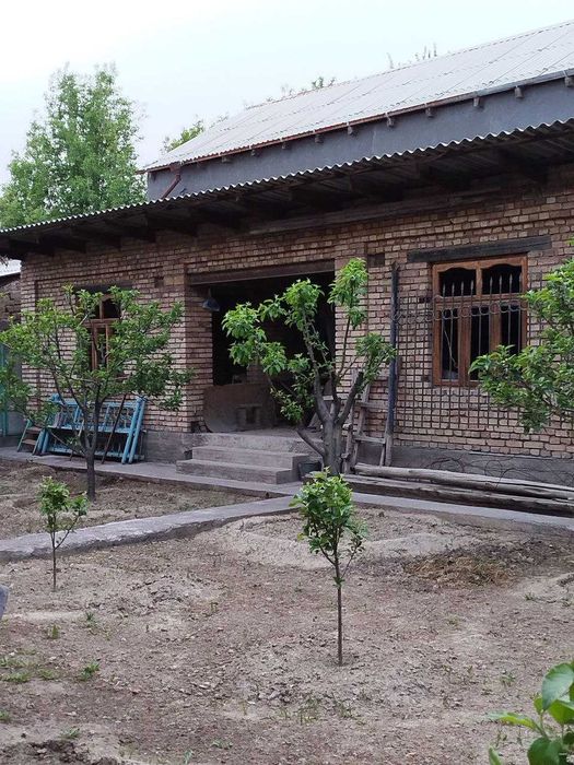 Продается дом, 2-х этажный с мебелью. Ангрен, рядом турбазой Янгиабад