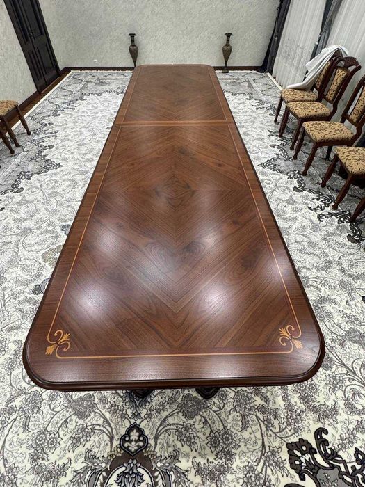 Срочно продается стол со стульями