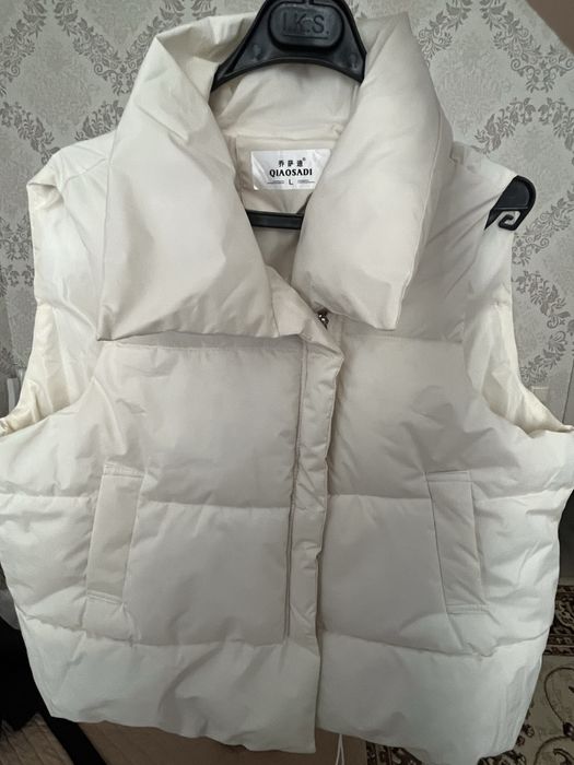 Безрукавка белая