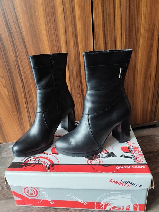 Нови дамски боти на дебел ток 8 см.