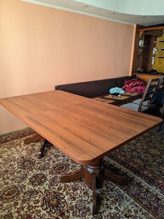 Продам стол для гостинной