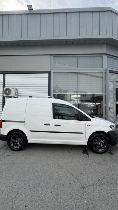 Volkswagen cadi 2021 74,000 пробег