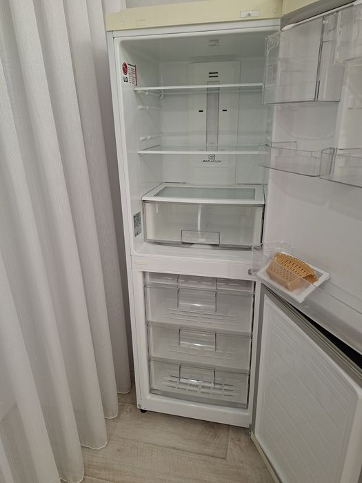 Продается холодильник LG
