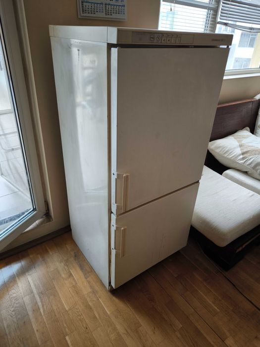 Хладилник Liebherr, запазен, работещ