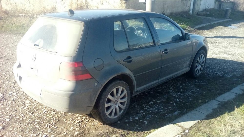 Фолсваген голф 4 volkswagen golf 4 1.6 бенз само на части