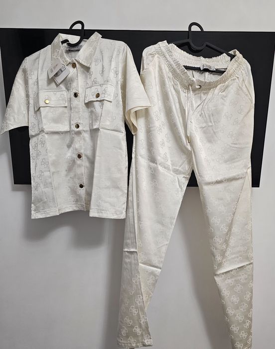 Costum Guess din satin ,mărimea  M