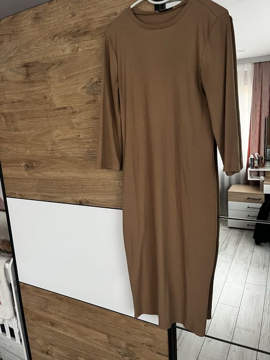 Спортно-елегантна дълга рокля в бежево LCW