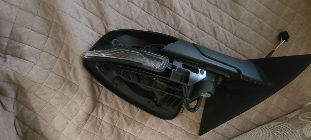 Боковое зеркало левое