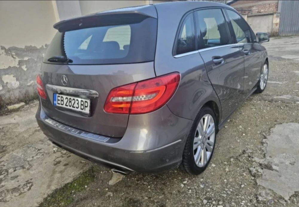 Mercedes B180  Панорамама