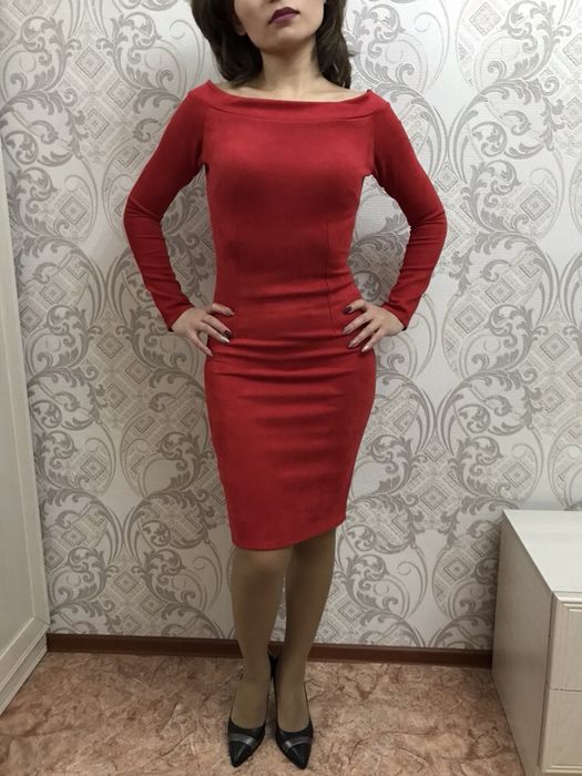 Платья вечерние, красное и черное