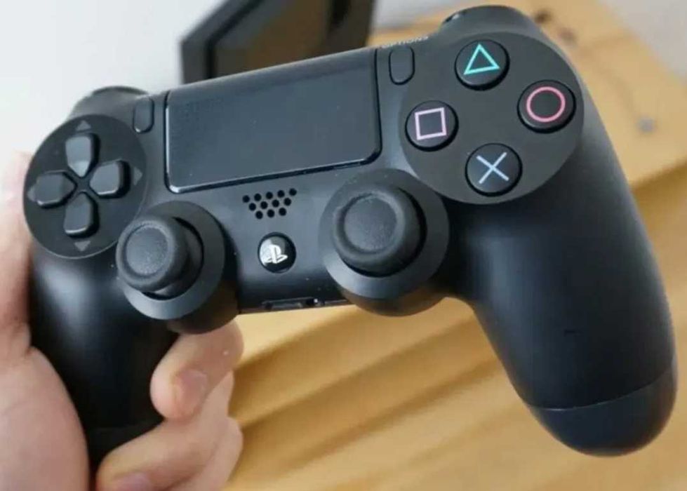 PS4 джойстик оригинал за PlayStation