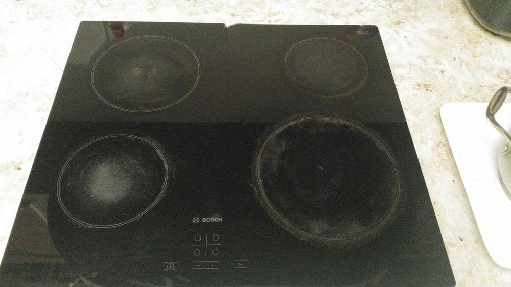 Продаю варочную панель Bosch, размер 59×52 см.