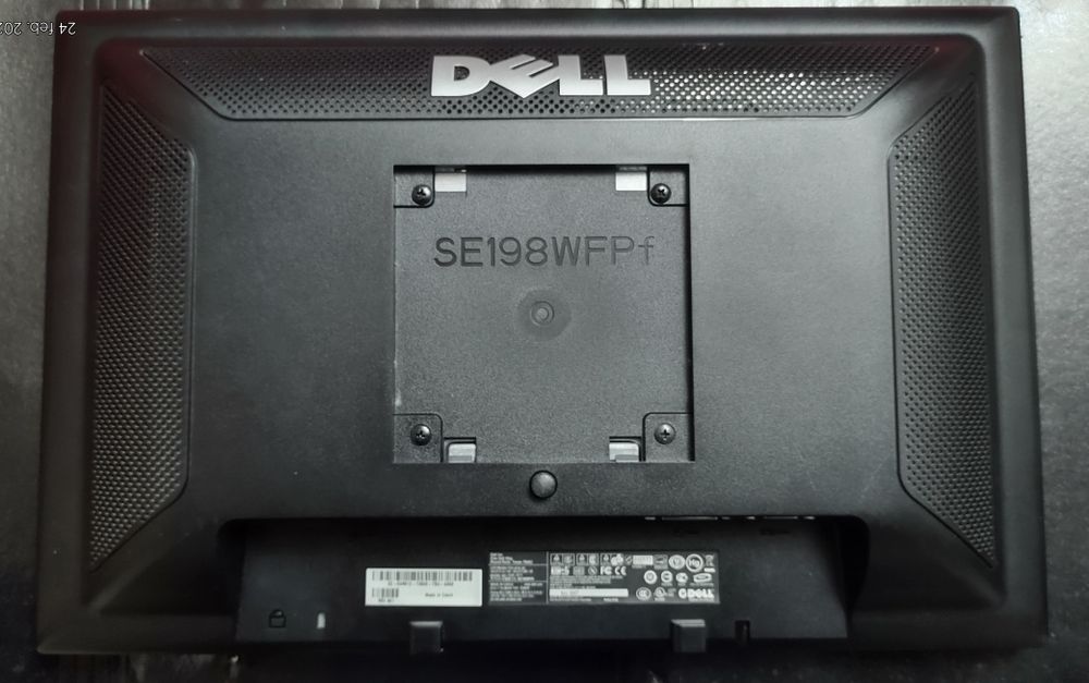 vând 2 monitore,un "LG"(60 lei) și un"DELL"(90 lei)