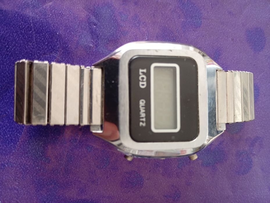 Ceas vechi LCD functional