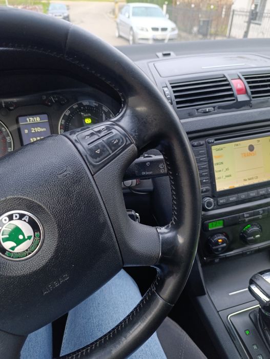 Vând sau schimb cu t5 cu 9 locuri