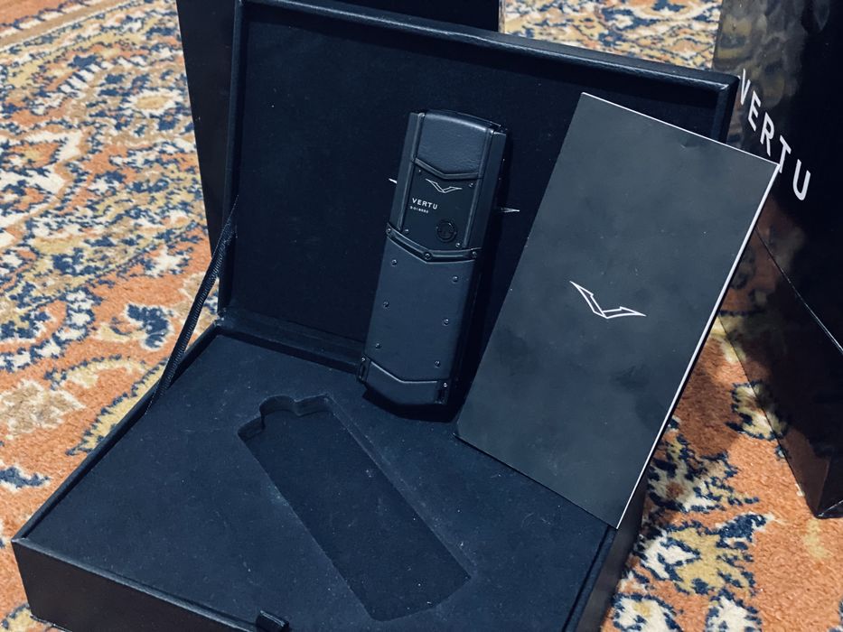 Мобильный телефон