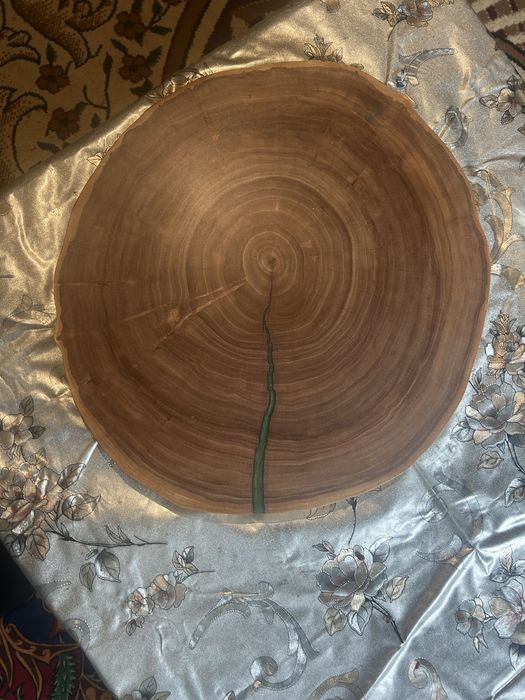 Спилы из дереаа карагач,слэб