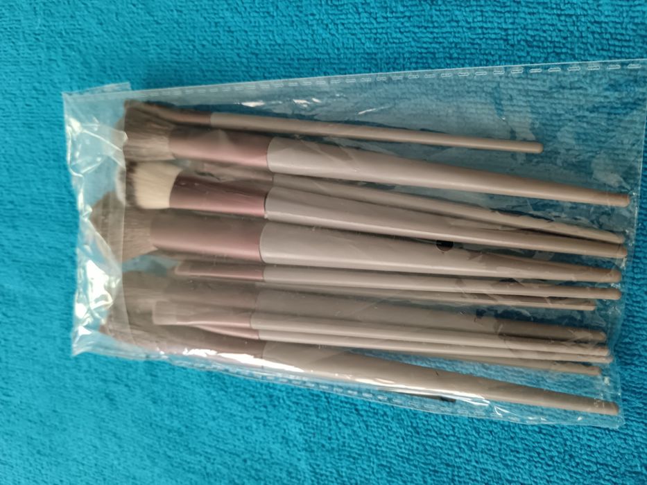 Vând Set 13 Pensule pentru Machiaj Noi