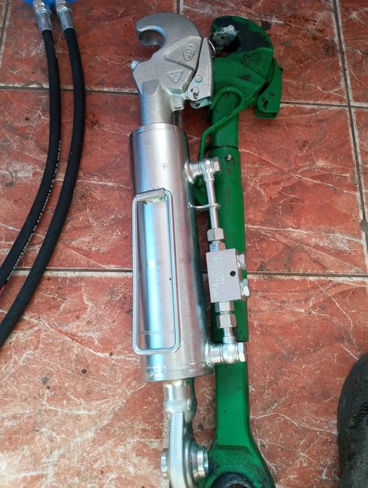 Tirant central hidraulic