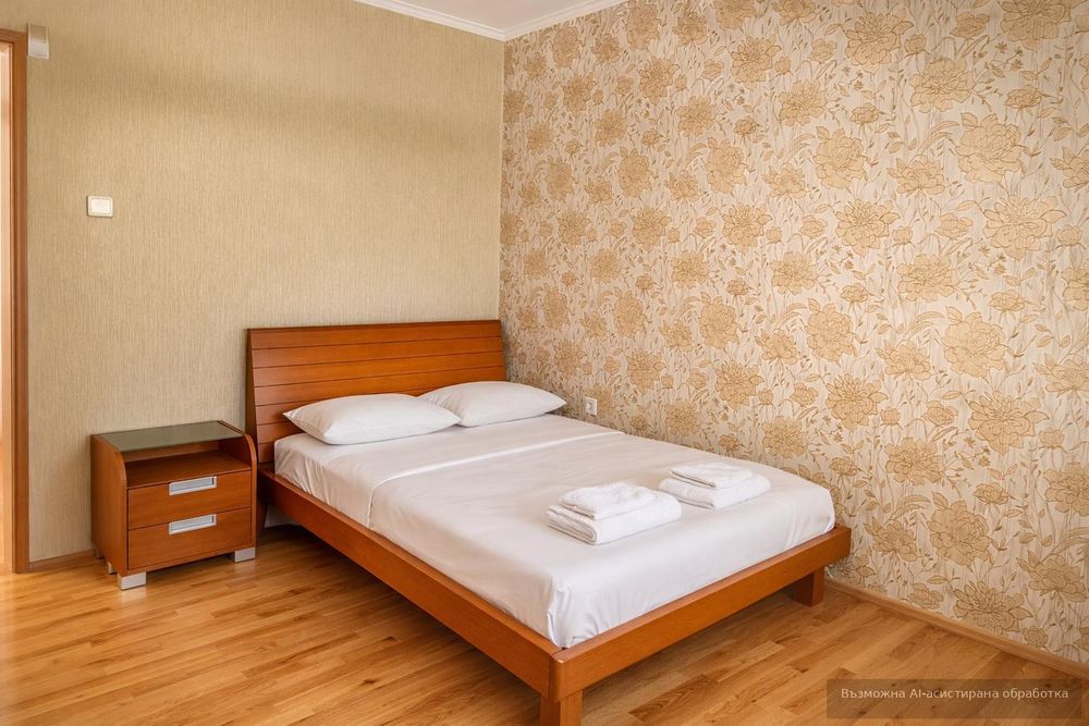 Дава се под наем Тристаен апартамент в Пловдив, Кършияка - 125 кв.м за 847.62 € - Снимка #3