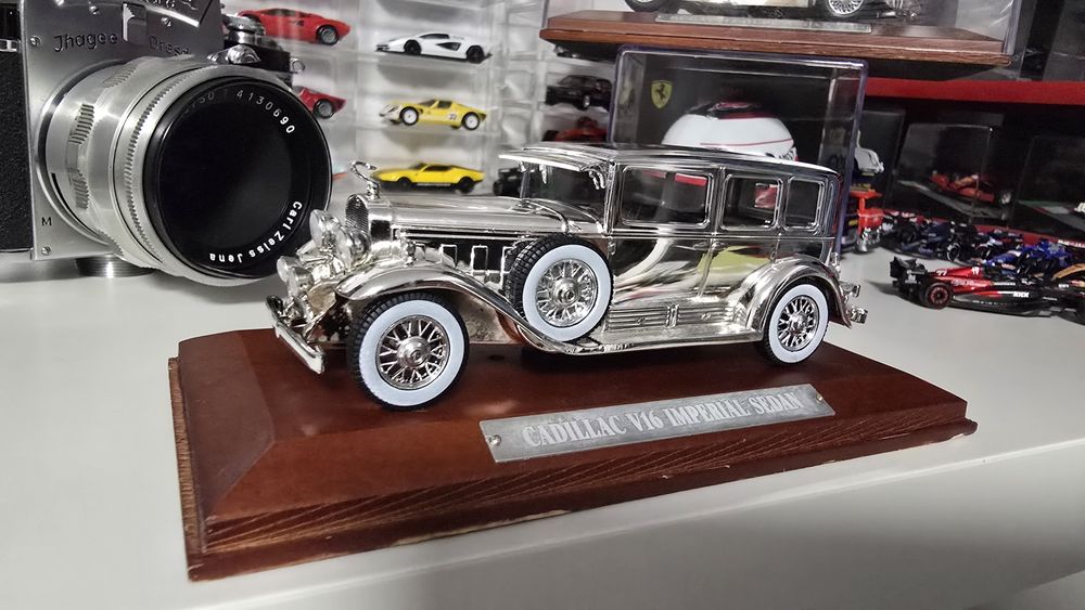 Cadillac V16 Imperial Sedan - Silver Cars collection