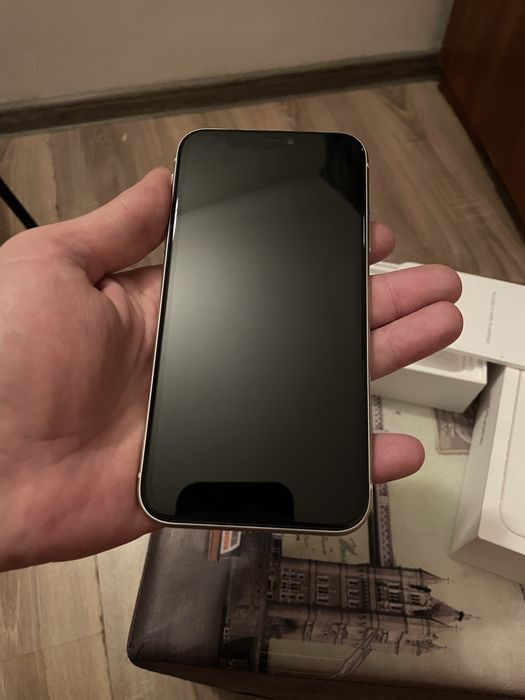 Vand iphone 11 liber de retea