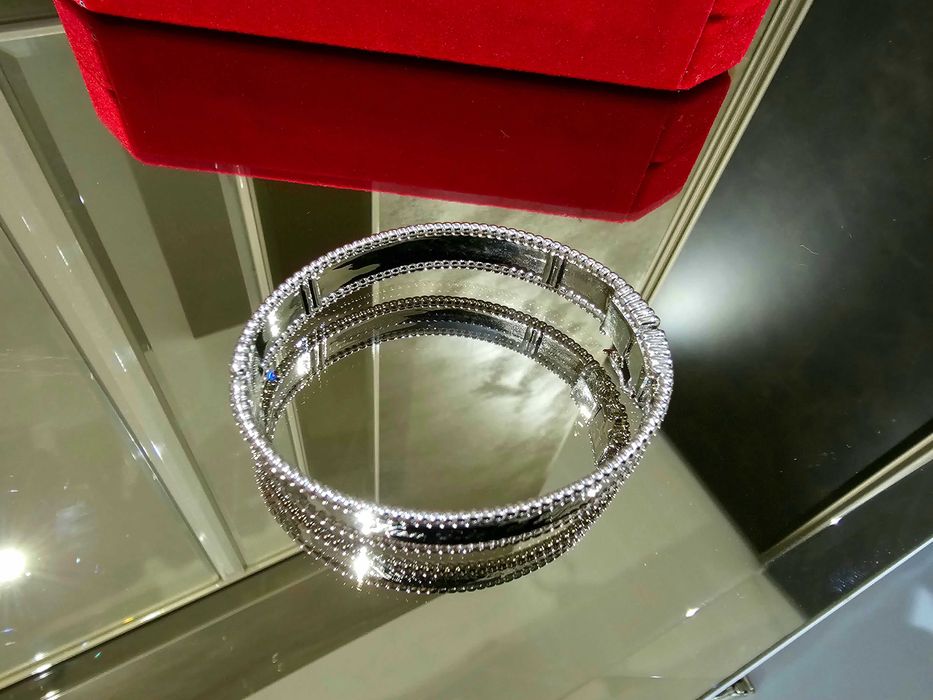 Van Cleef & Arpels VCA Silver Perlée Signature Дамска Гривна