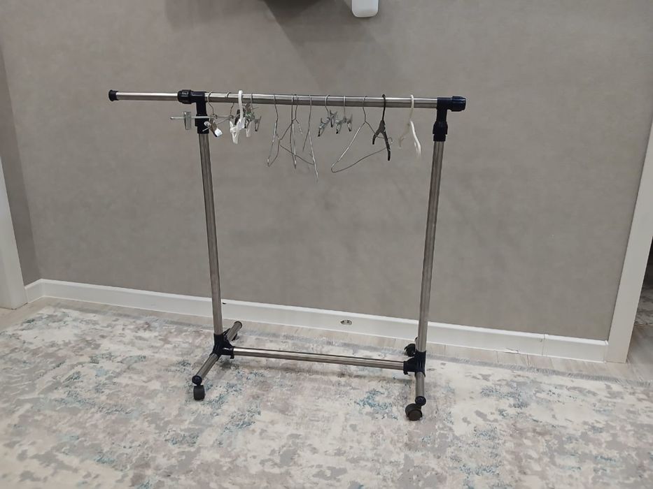 Напольная вешалка для одежды | Металлическая