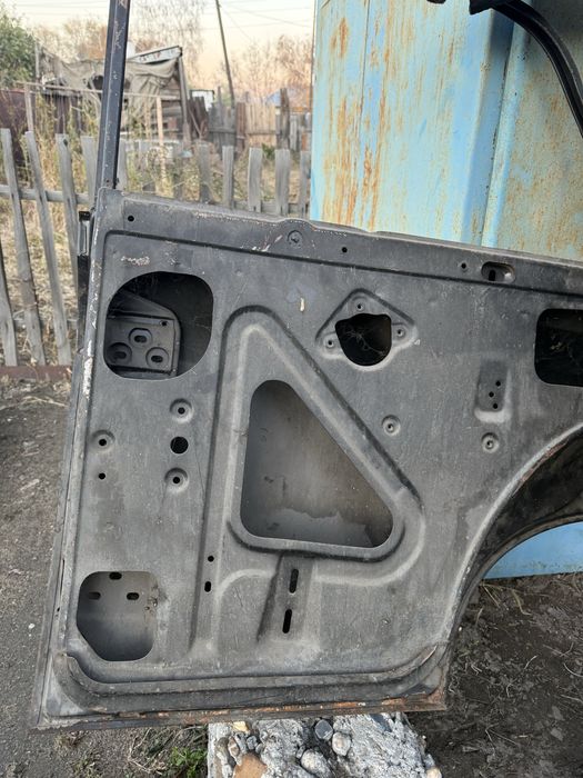 Продам дверь автомобиля иж 412