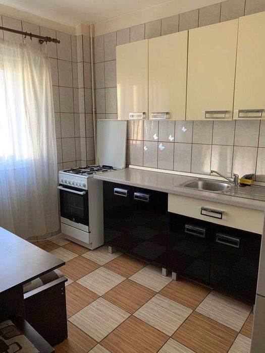 Vand apartament cu 2 camere, decomandat, Metrou Lujerului
