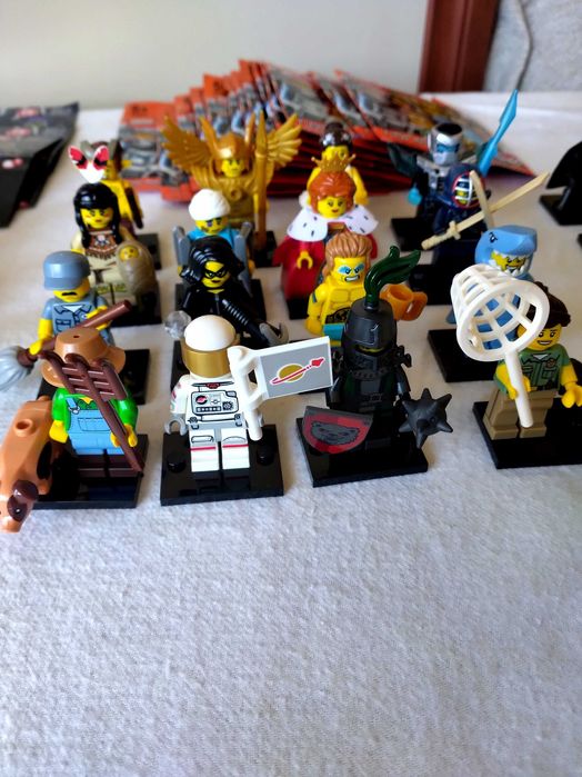 Lego Minifigures Series 14, 15 & 17