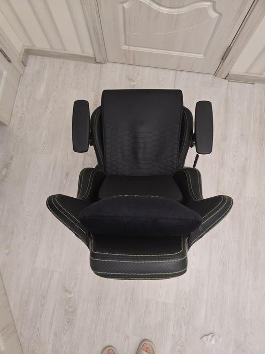 Продам игровое Компьютерное кресло