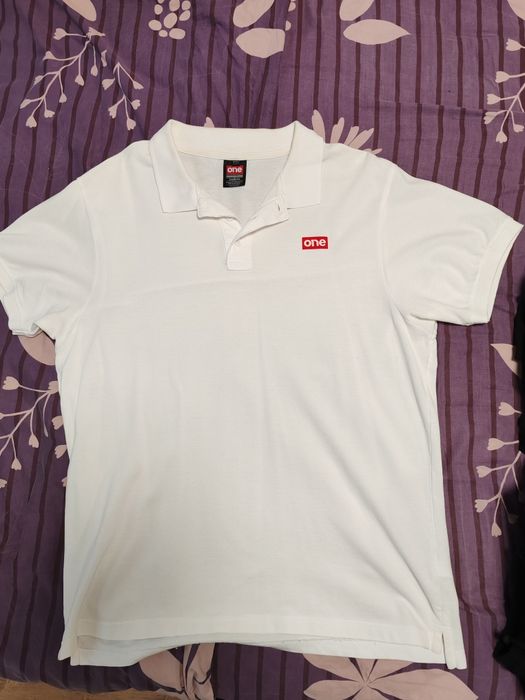 Тениска Polo One с червен надпис