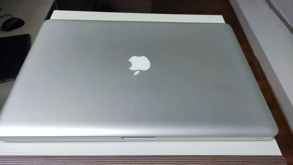 Apple MacBook Pro 17