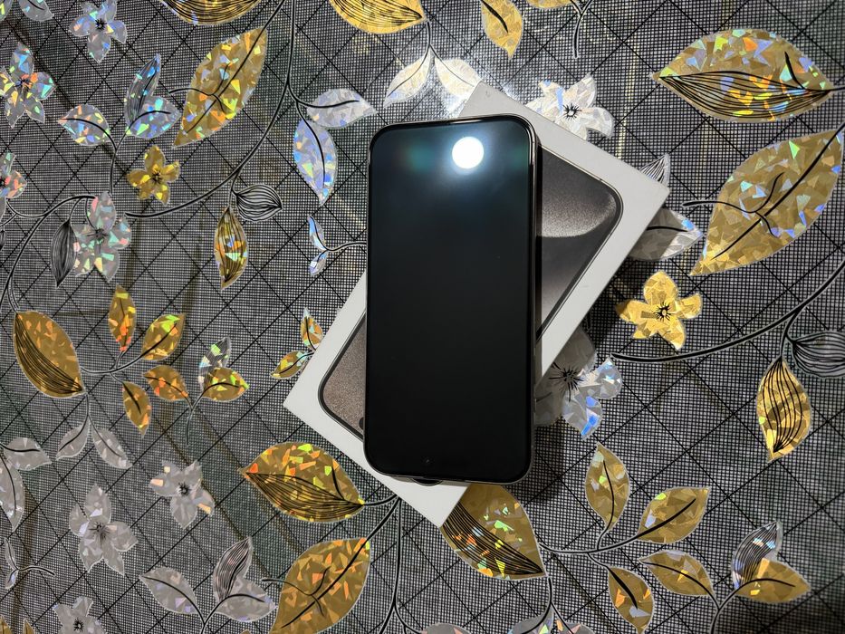 Продам айфон 15 про