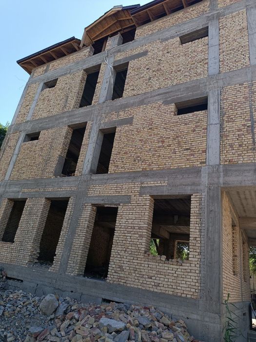 Бино сотилади. 3 каватли+подвал. Карши Шахар Пахтазор махалласи