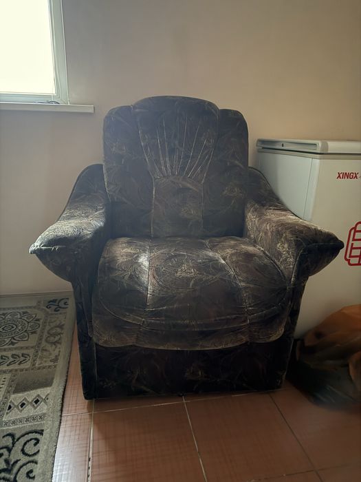 Диван продам с двумя креслами