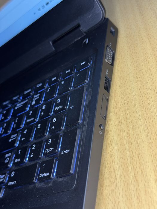 Dell Latitude E5570 i5 8gb ssd 256 w11